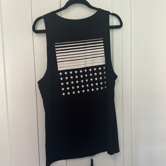 ✨ANY 2 FOR 15 ANY 3 FOR 20✨- Men's Forever 21 Graphic Tank - Picture 6 of 6